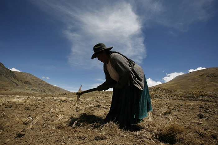 Una ONG boliviana siembra agua contra el cambio climático
