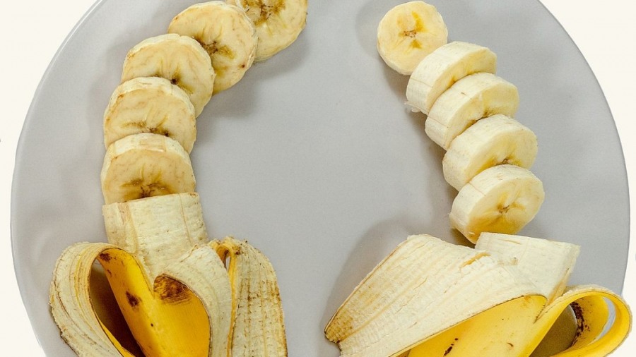 La banana que tarda mucho más en oscurecerse avanza hacia el mercado británico gracias a la edición genética